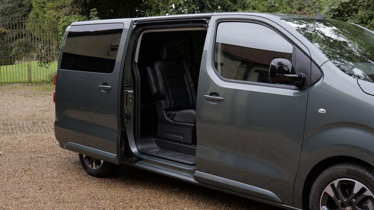 Vauxhall VIVARO LIFE ELECTRIC ESTATE 100kW Design XL 75kWh 5dr Auto